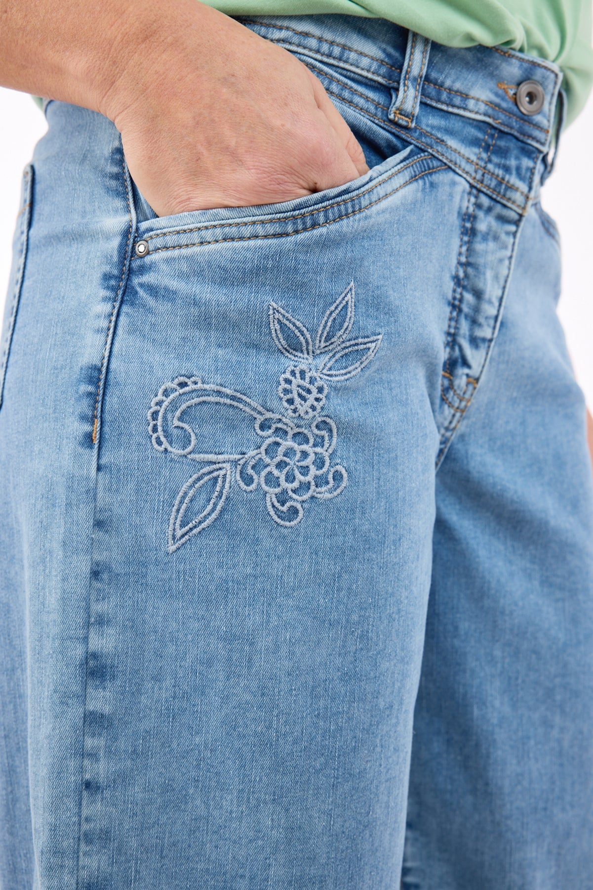 Jeans - Blå - Broderidetalje