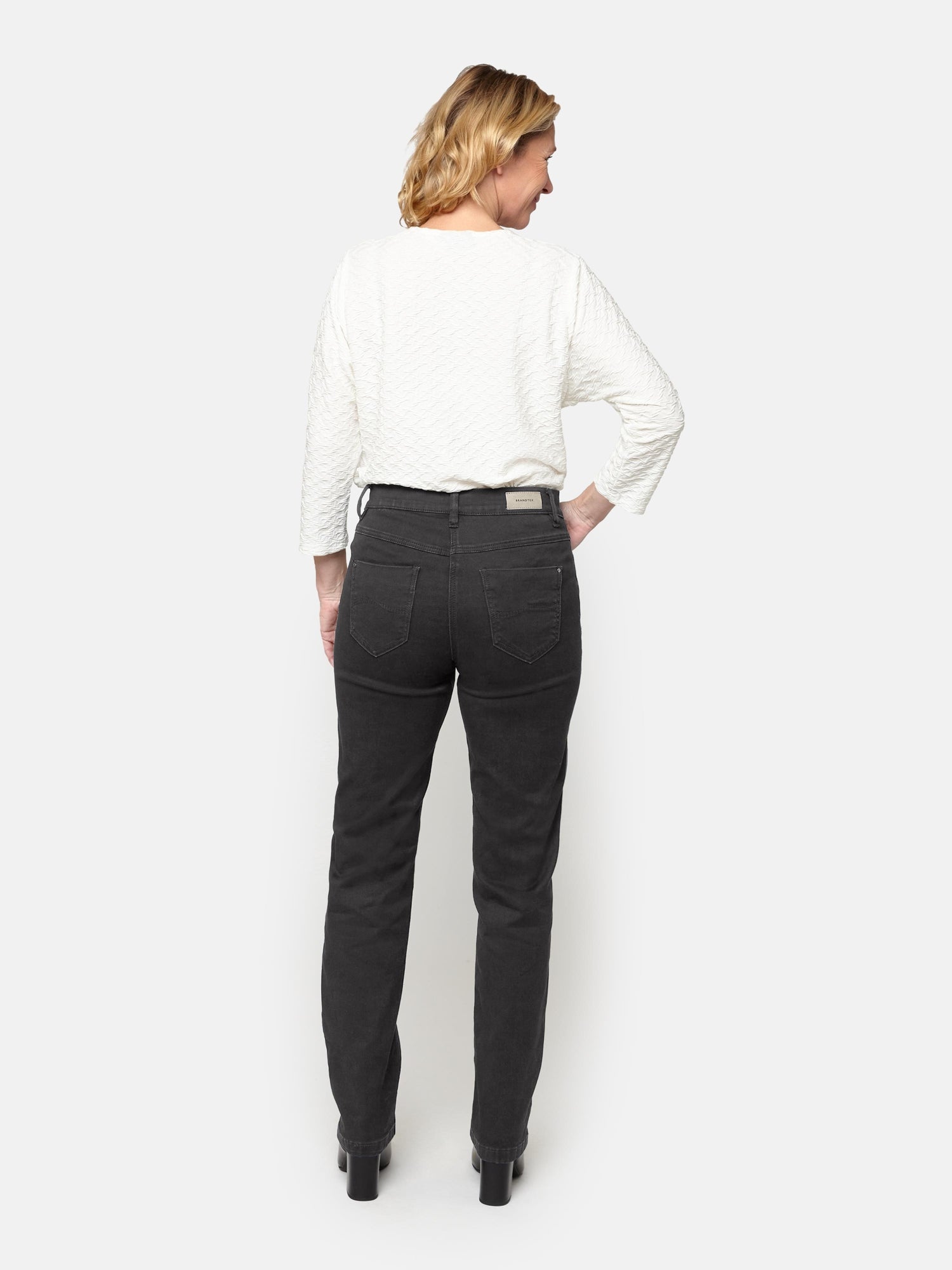 Sonja Jeans - Vasket Sort - Lige Ben / Elastik i Siden