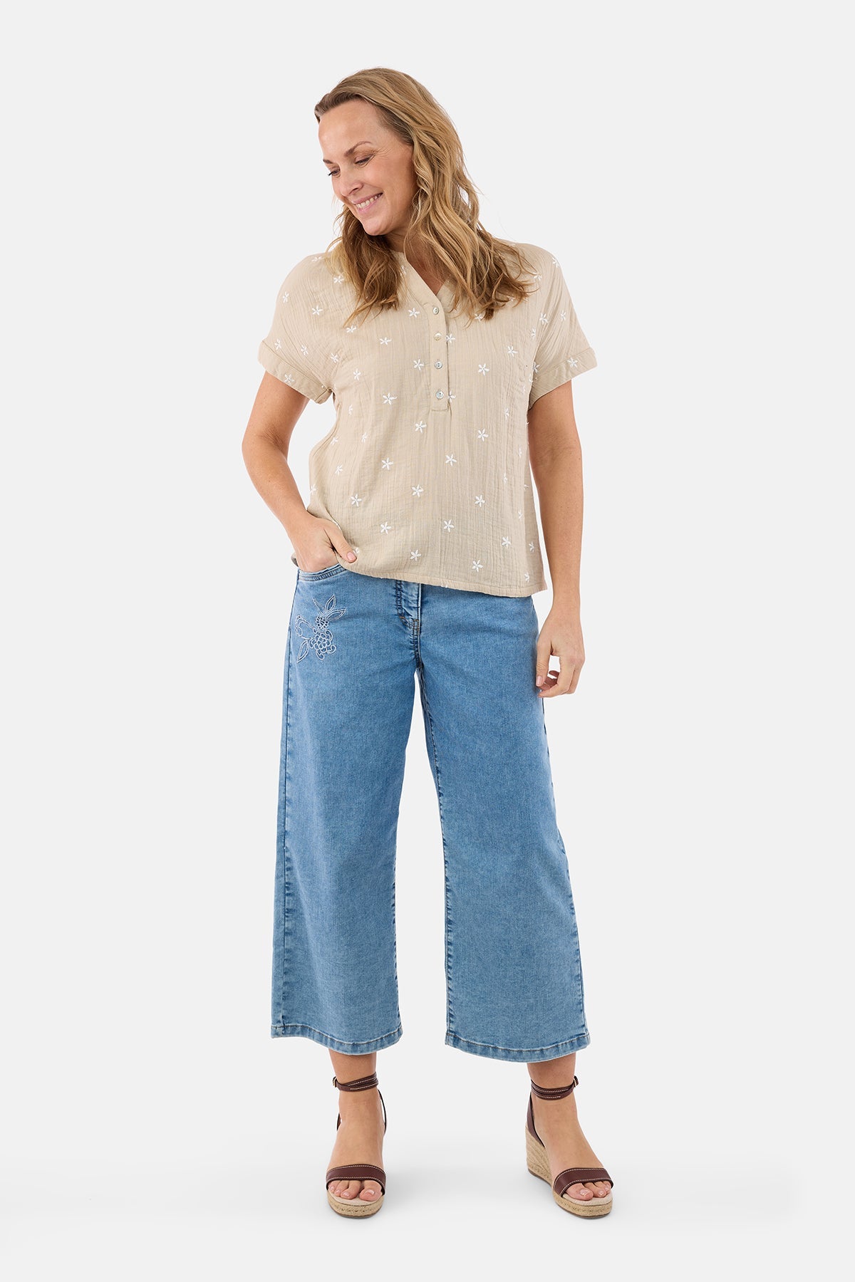 Kortærmet Bluse - Sand - Broderede Detaljer