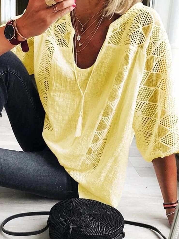 Fiora™ Amara Ajourbluse med Pompondetaljer - Sort